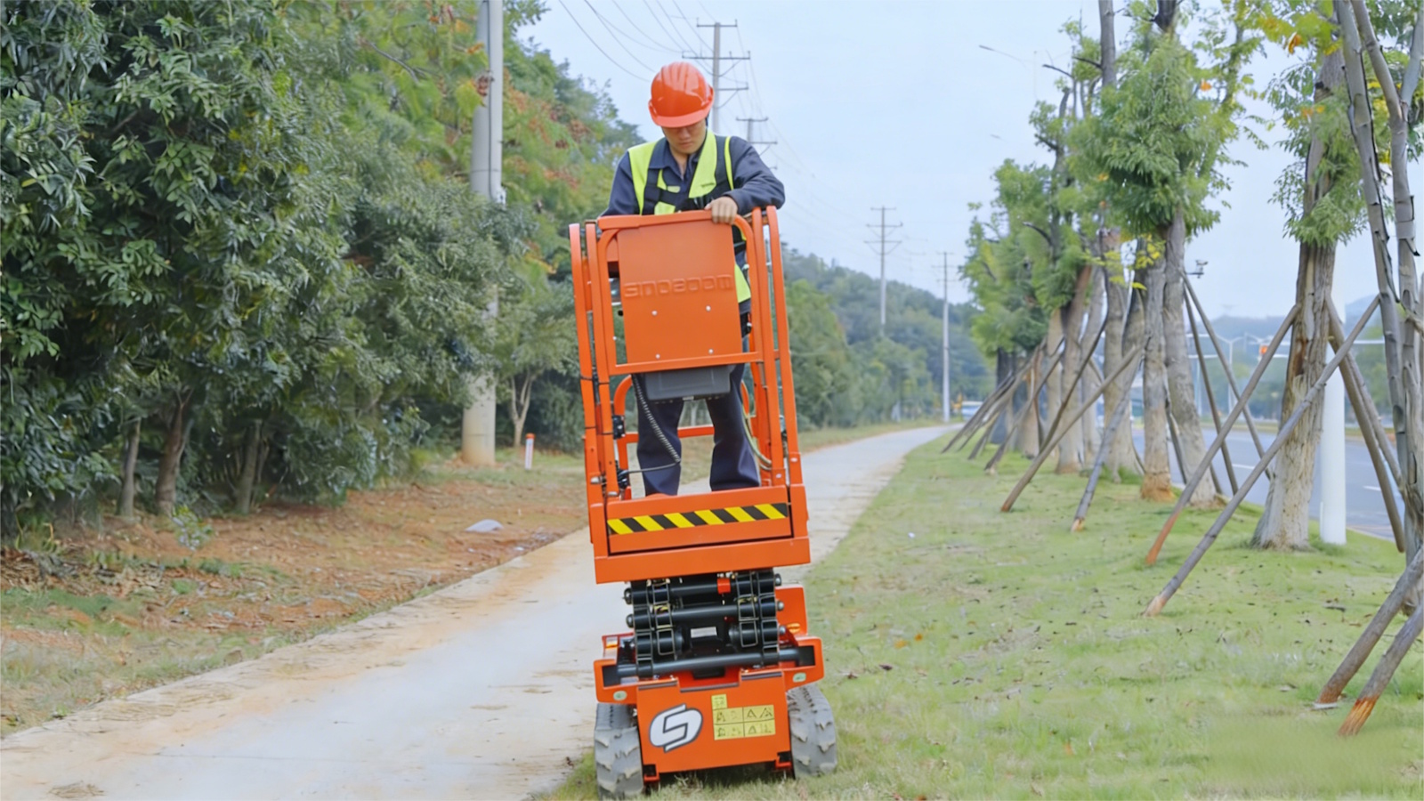 Sinoboom electric crawler scissor lift – Rental Management Media Group